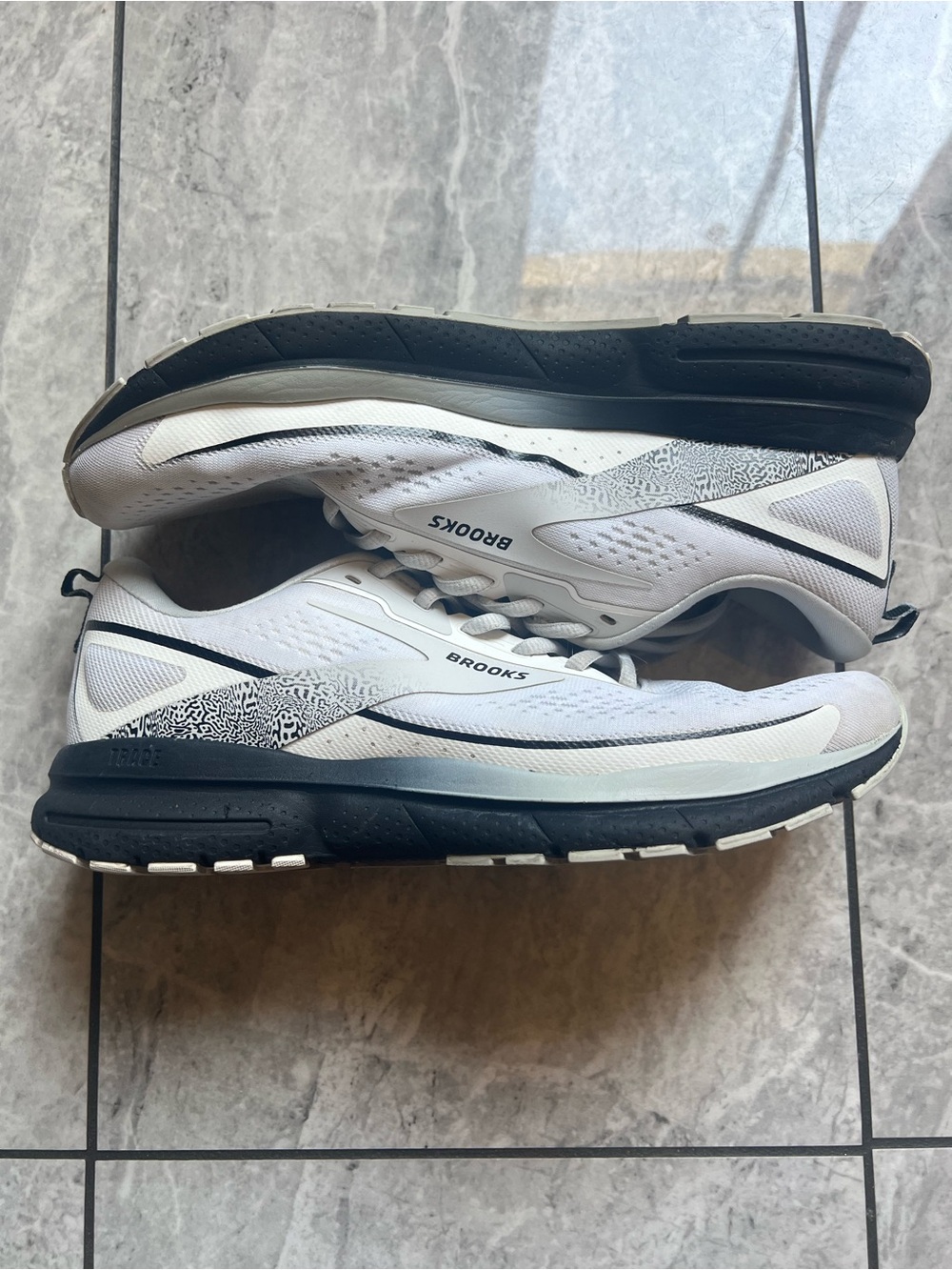 Brooks Trace 3 White/Black Oyster Running Jogging Training Gym Cross Fit Sz 12